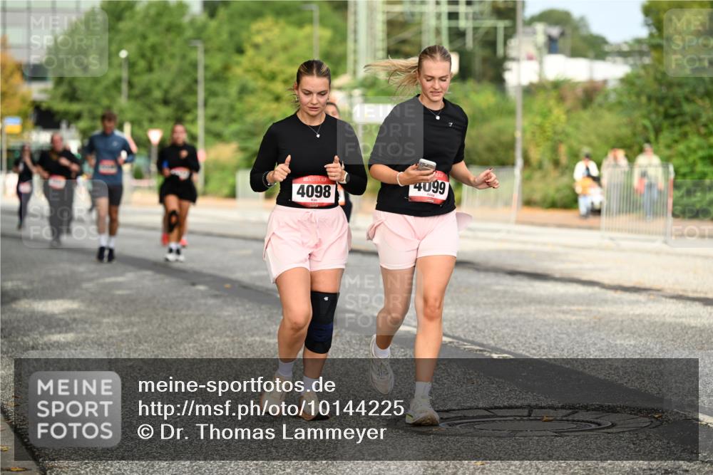 06.09.2026 - CURREX Alsterlauf Dr. Thomas Lammeyer http://msf.ph/oto/10144225 06.09.2026 10:15:51 Laufen 4098, 4099 meine-sportfotos.de