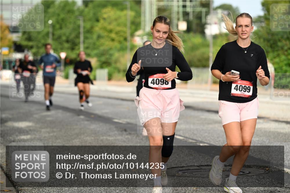 06.09.2026 - CURREX Alsterlauf Dr. Thomas Lammeyer http://msf.ph/oto/10144235 06.09.2026 10:15:52 Laufen 4098, 4099 meine-sportfotos.de