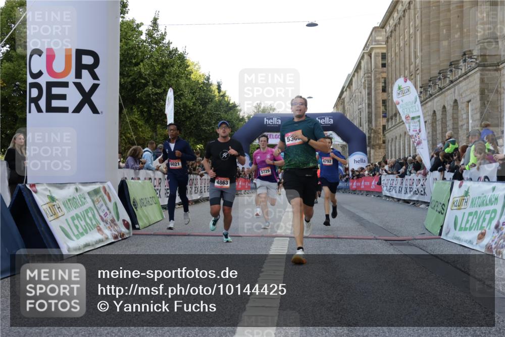 06.09.2026 - CURREX Alsterlauf Yannick Fuchs http://msf.ph/oto/10144425 06.09.2026 09:47:27 Ziel 2106, 2807, 2953, 3386, 4441, 4674, 4863, 5309, 5389, 5407, 5645, 5729, 6021 meine-sportfotos.de