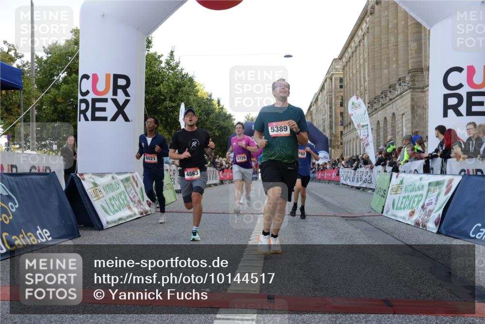 06.09.2026 - CURREX Alsterlauf Yannick Fuchs http://msf.ph/oto/10144517 06.09.2026 09:47:28 Ziel 2106, 2807, 2953, 3386, 4441, 4674, 4863, 5309, 5389, 5407, 5645, 5729, 6021 meine-sportfotos.de