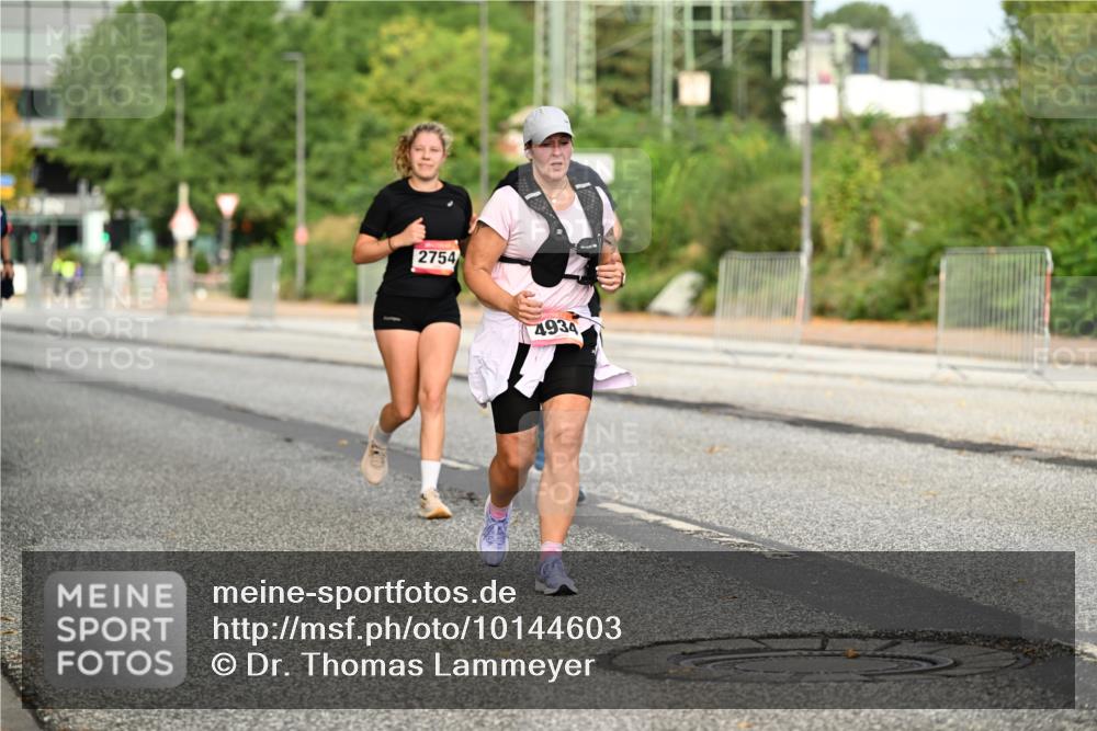 06.09.2026 - CURREX Alsterlauf Dr. Thomas Lammeyer http://msf.ph/oto/10144603 06.09.2026 10:16:43 Laufen 2754, 2759, 4934 meine-sportfotos.de