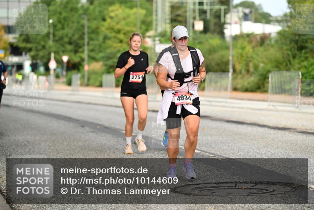 06.09.2026 - CURREX Alsterlauf Dr. Thomas Lammeyer http://msf.ph/oto/10144609 06.09.2026 10:16:43 Laufen 2754, 4934 meine-sportfotos.de