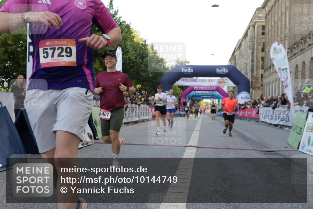 06.09.2026 - CURREX Alsterlauf Yannick Fuchs http://msf.ph/oto/10144749 06.09.2026 09:47:29 Ziel 2807, 2953, 3386, 4313, 4441, 4674, 4863, 5309, 5389, 5407, 5645, 5729, 6021 meine-sportfotos.de