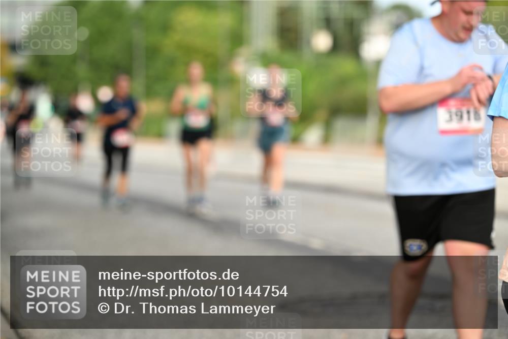 06.09.2026 - CURREX Alsterlauf Dr. Thomas Lammeyer http://msf.ph/oto/10144754 06.09.2026 10:17:03 Laufen 3918 meine-sportfotos.de
