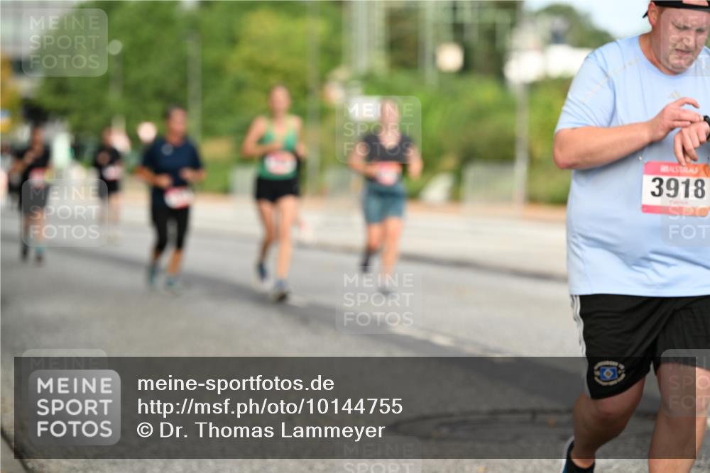 06.09.2026 - CURREX Alsterlauf Dr. Thomas Lammeyer http://msf.ph/oto/10144755 06.09.2026 10:17:04 Laufen 3918 meine-sportfotos.de