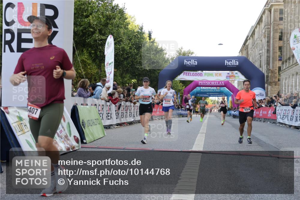 06.09.2026 - CURREX Alsterlauf Yannick Fuchs http://msf.ph/oto/10144768 06.09.2026 09:47:30 Ziel 2807, 2953, 3386, 4313, 4441, 4674, 4863, 5309, 5389, 5407, 5645, 5729, 6021 meine-sportfotos.de