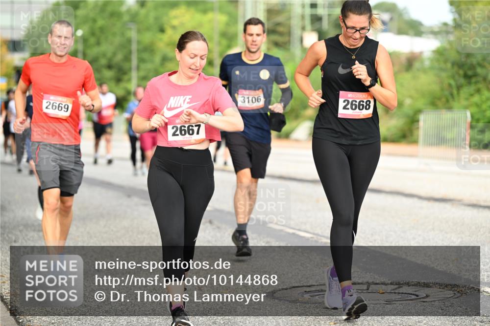 06.09.2026 - CURREX Alsterlauf Dr. Thomas Lammeyer http://msf.ph/oto/10144868 06.09.2026 10:17:16 Laufen 2669, 2667, 3106, 2668 meine-sportfotos.de