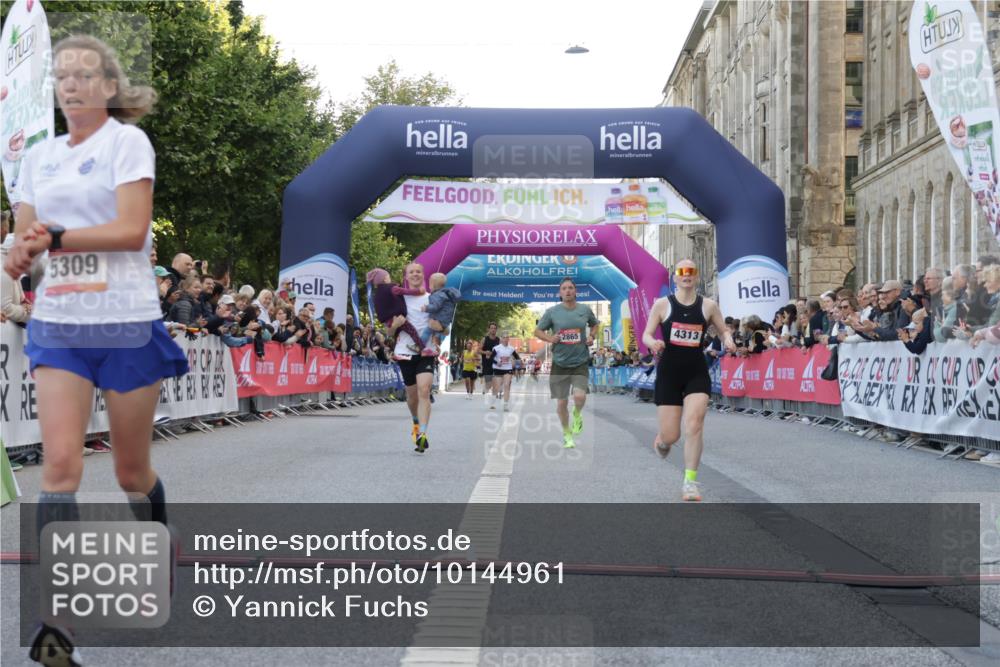 06.09.2026 - CURREX Alsterlauf Yannick Fuchs http://msf.ph/oto/10144961 06.09.2026 09:47:32 Ziel 2865, 2953, 3386, 4313, 4674, 4863, 5309, 5389, 5407, 5729, 5863, 6021 meine-sportfotos.de