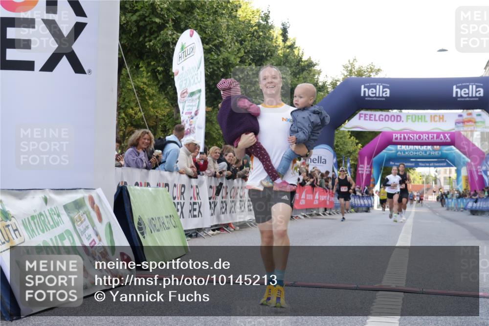 06.09.2026 - CURREX Alsterlauf Yannick Fuchs http://msf.ph/oto/10145213 06.09.2026 09:47:36 Ziel 2865, 2953, 3386, 4313, 5309, 5407, 5863 meine-sportfotos.de