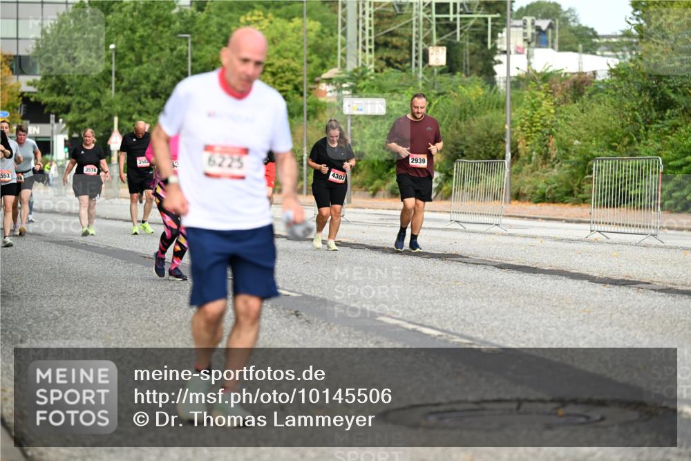 06.09.2026 - CURREX Alsterlauf Dr. Thomas Lammeyer http://msf.ph/oto/10145506 06.09.2026 10:18:34 Laufen 553, 3578, 358, 33, 6225, 4303, 2939 meine-sportfotos.de