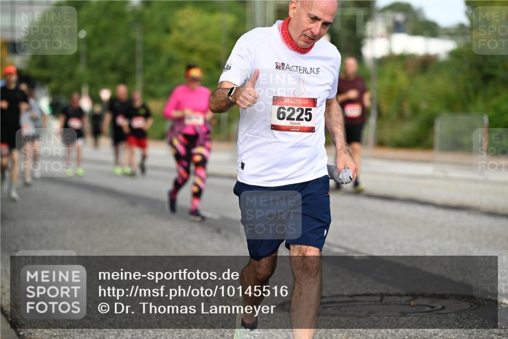 06.09.2026 - CURREX Alsterlauf Dr. Thomas Lammeyer http://msf.ph/oto/10145516 06.09.2026 10:18:36 Laufen 6225 meine-sportfotos.de