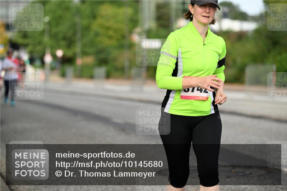 06.09.2026 - CURREX Alsterlauf Dr. Thomas Lammeyer http://msf.ph/oto/10145680 06.09.2026 10:18:54 Laufen 5742 meine-sportfotos.de
