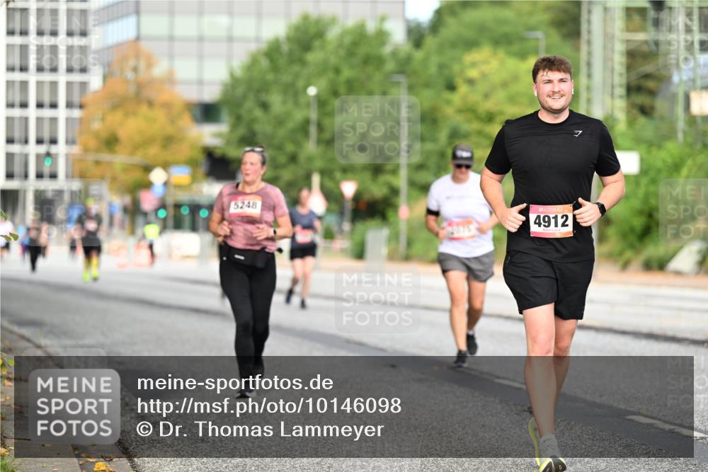 06.09.2026 - CURREX Alsterlauf Dr. Thomas Lammeyer http://msf.ph/oto/10146098 06.09.2026 10:20:35 Laufen 5248, 4912, 7 meine-sportfotos.de