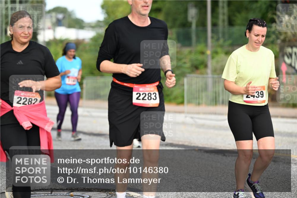 06.09.2026 - CURREX Alsterlauf Dr. Thomas Lammeyer http://msf.ph/oto/10146380 06.09.2026 10:21:26 Laufen 2282, 2283, 39 meine-sportfotos.de