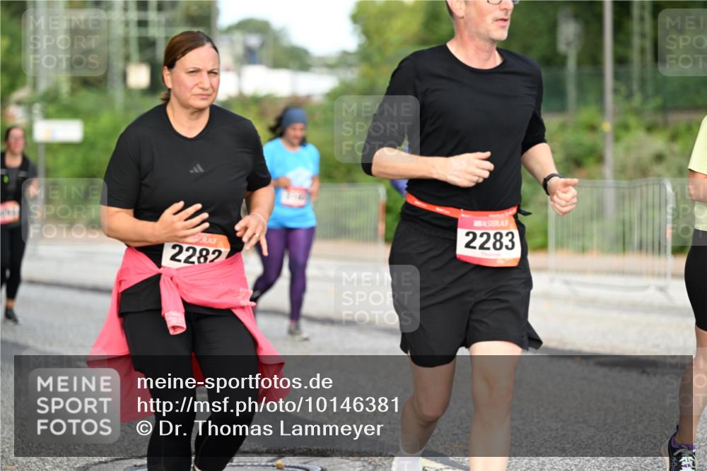 06.09.2026 - CURREX Alsterlauf Dr. Thomas Lammeyer http://msf.ph/oto/10146381 06.09.2026 10:21:26 Laufen 2282, 2283 meine-sportfotos.de