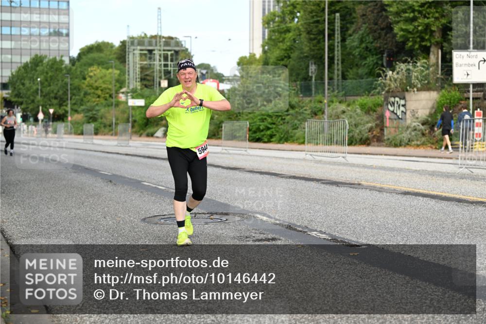 06.09.2026 - CURREX Alsterlauf Dr. Thomas Lammeyer http://msf.ph/oto/10146442 06.09.2026 10:21:36 Laufen 5944 meine-sportfotos.de
