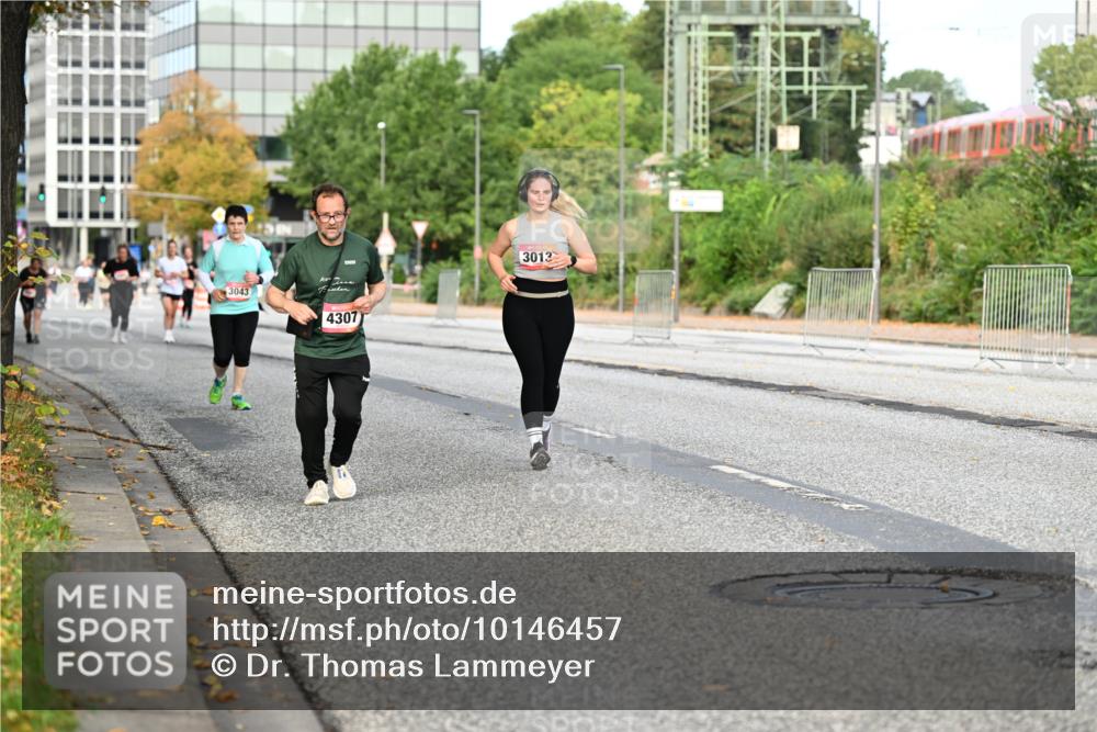 06.09.2026 - CURREX Alsterlauf Dr. Thomas Lammeyer http://msf.ph/oto/10146457 06.09.2026 10:21:44 Laufen 3043, 4307, 3013 meine-sportfotos.de