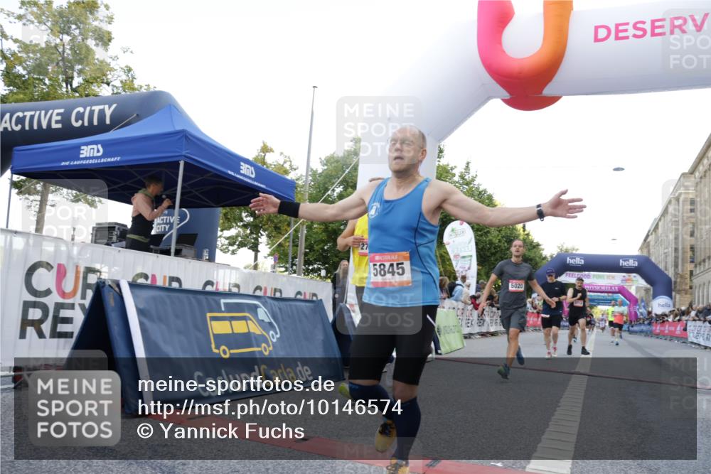 06.09.2026 - CURREX Alsterlauf Yannick Fuchs http://msf.ph/oto/10146574 06.09.2026 09:47:56 Ziel 2114, 2759, 4145, 4718, 4743, 5020, 5076, 5219, 5704, 5845, 6228, 6262 meine-sportfotos.de