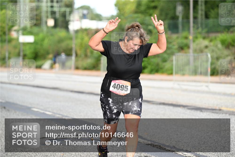 06.09.2026 - CURREX Alsterlauf Dr. Thomas Lammeyer http://msf.ph/oto/10146646 06.09.2026 10:22:09 Laufen 4095 meine-sportfotos.de