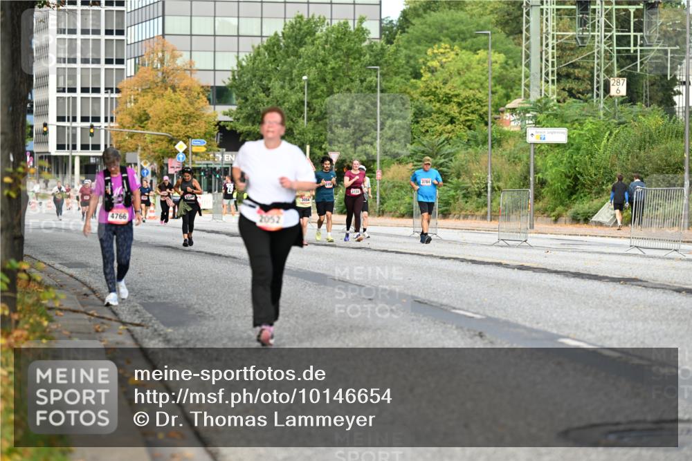 06.09.2026 - CURREX Alsterlauf Dr. Thomas Lammeyer http://msf.ph/oto/10146654 06.09.2026 10:22:11 Laufen 4766, 2052, 5156, 3054, 3784, 287, 6 meine-sportfotos.de