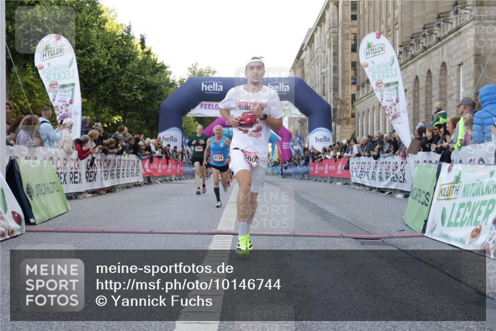 06.09.2026 - CURREX Alsterlauf Yannick Fuchs http://msf.ph/oto/10146744 06.09.2026 09:48:07 Ziel 2114, 2134, 2463, 3632, 3665, 4405, 4472, 4743, 5076, 5315, 5804, 5932, 6009 meine-sportfotos.de