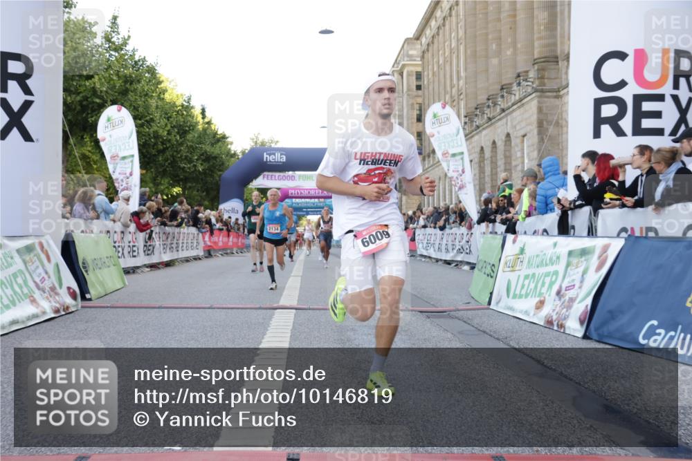 06.09.2026 - CURREX Alsterlauf Yannick Fuchs http://msf.ph/oto/10146819 06.09.2026 09:48:07 Ziel 2114, 2134, 2463, 3632, 3665, 4405, 4472, 4743, 5076, 5315, 5804, 5932, 6009 meine-sportfotos.de