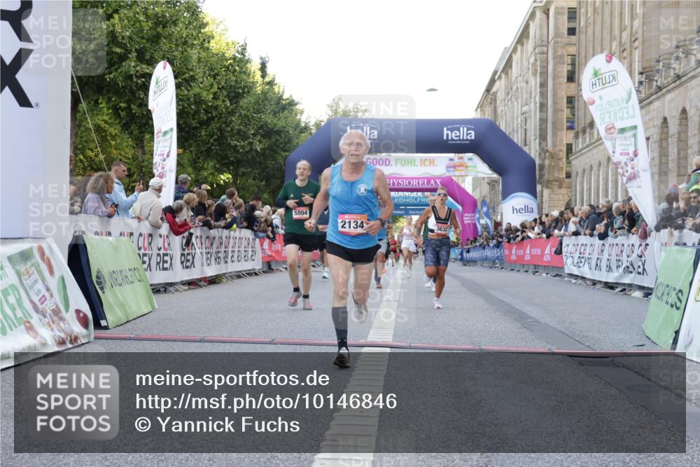 06.09.2026 - CURREX Alsterlauf Yannick Fuchs http://msf.ph/oto/10146846 06.09.2026 09:48:09 Ziel 2134, 2463, 3632, 3665, 4405, 4472, 5315, 5804, 5932, 6009 meine-sportfotos.de