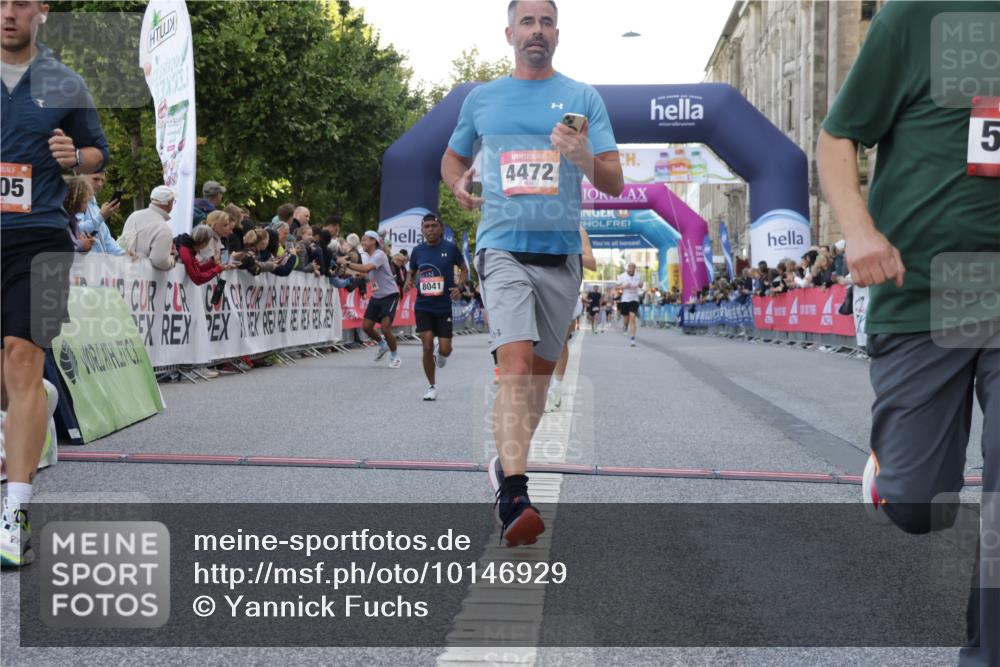 06.09.2026 - CURREX Alsterlauf Yannick Fuchs http://msf.ph/oto/10146929 06.09.2026 09:48:13 Ziel 2104, 2134, 2275, 3632, 3878, 4405, 4472, 4583, 5315, 5804, 6009, 6414, 8041 meine-sportfotos.de