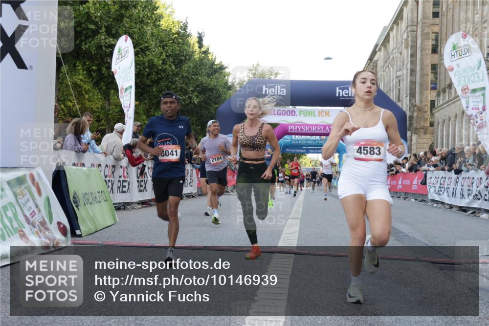 06.09.2026 - CURREX Alsterlauf Yannick Fuchs http://msf.ph/oto/10146939 06.09.2026 09:48:15 Ziel 2104, 2134, 2275, 3632, 3878, 4405, 4472, 4583, 5315, 5804, 6414, 8041 meine-sportfotos.de