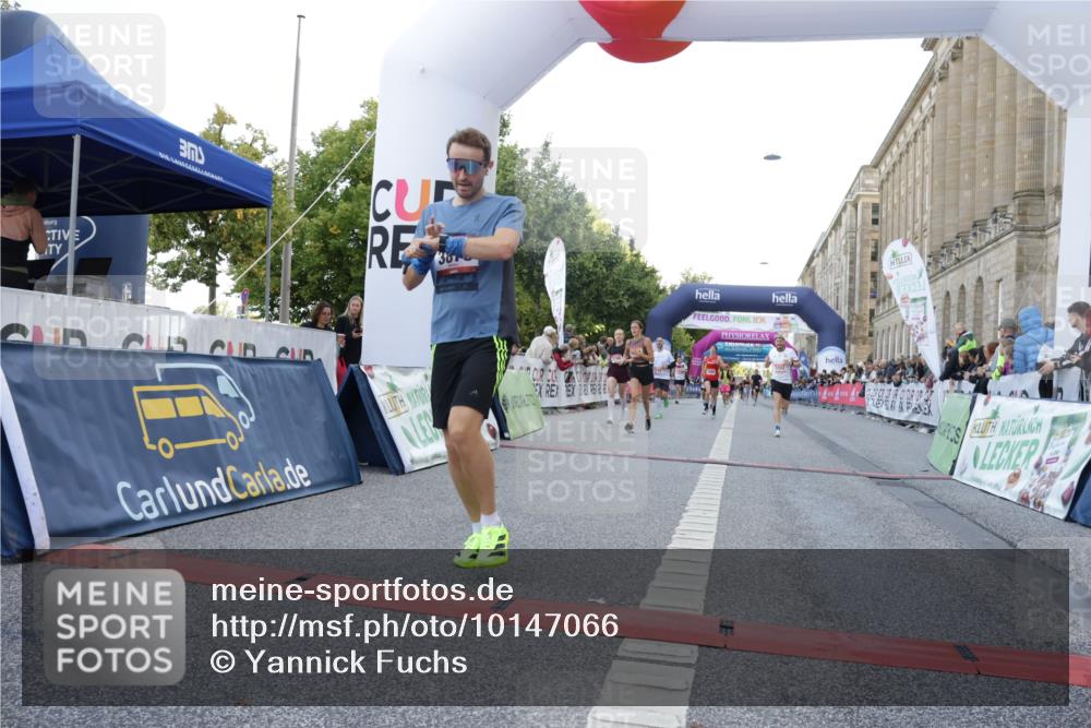 06.09.2026 - CURREX Alsterlauf Yannick Fuchs http://msf.ph/oto/10147066 06.09.2026 09:48:19 Ziel 2104, 2189, 2275, 2746, 3878, 4254, 4405, 4472, 4583, 5153, 5315, 5868, 6414, 8041 meine-sportfotos.de