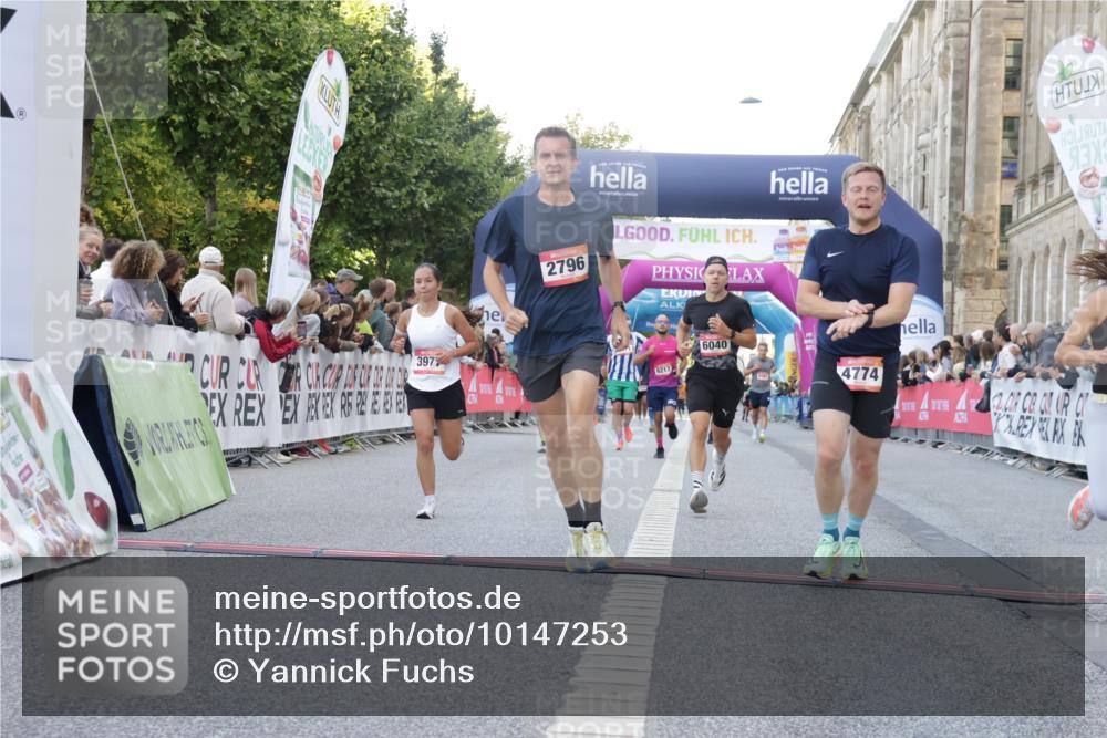 06.09.2026 - CURREX Alsterlauf Yannick Fuchs http://msf.ph/oto/10147253 06.09.2026 09:48:28 Ziel 2189, 2746, 2796, 3045, 3798, 3847, 3860, 3977, 4254, 4471, 4690, 4774, 5153, 5311, 5868, 6040, 8217 meine-sportfotos.de