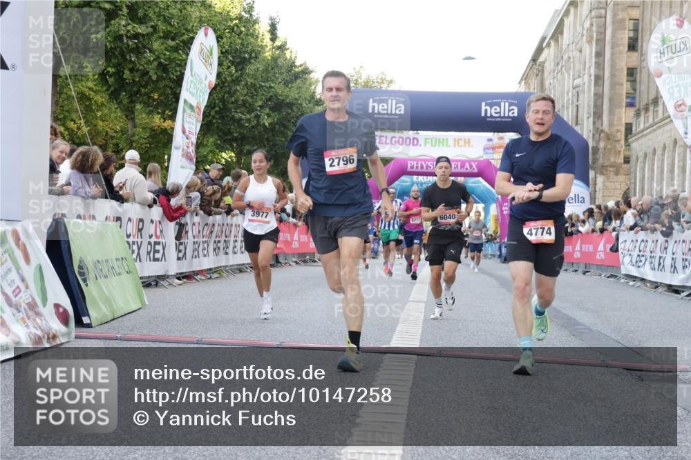 06.09.2026 - CURREX Alsterlauf Yannick Fuchs http://msf.ph/oto/10147258 06.09.2026 09:48:28 Ziel 2189, 2746, 2796, 3045, 3798, 3847, 3860, 3977, 4254, 4471, 4690, 4774, 5153, 5311, 5868, 6040, 8217 meine-sportfotos.de