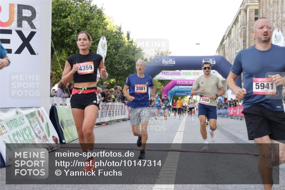 06.09.2026 - CURREX Alsterlauf Yannick Fuchs http://msf.ph/oto/10147314 06.09.2026 09:48:41 Ziel 2081, 2088, 2480, 3008, 4359, 4553, 4898, 5245, 5450, 5941, 6198, 6481, 8188, 8223 meine-sportfotos.de