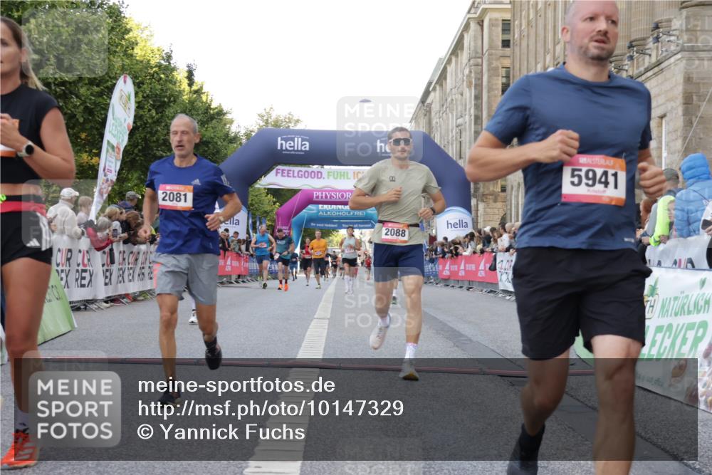 06.09.2026 - CURREX Alsterlauf Yannick Fuchs http://msf.ph/oto/10147329 06.09.2026 09:48:41 Ziel 2081, 2088, 2480, 3008, 4359, 4553, 4898, 5245, 5450, 5941, 6198, 6481, 8188, 8223 meine-sportfotos.de