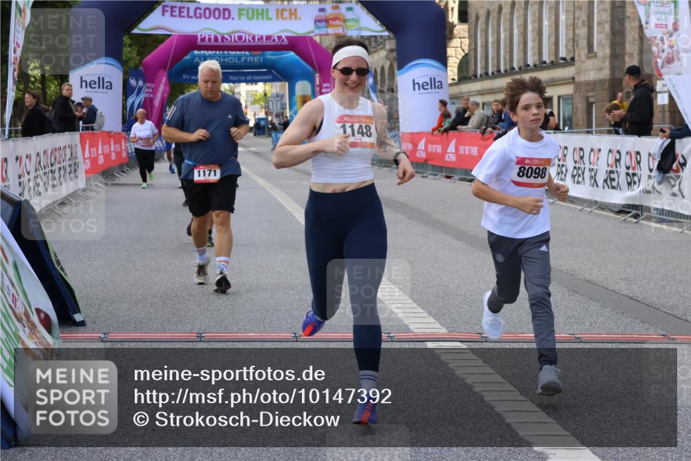 06.09.2026 - CURREX Alsterlauf Strokosch-Dieckow http://msf.ph/oto/10147392 06.09.2026 11:56:55 Ziel 1056, 1102, 1148, 1171, 1248, 1257, 1300, 1303, 1336, 6390, 8098, 8325 meine-sportfotos.de