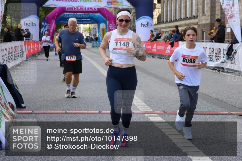 06.09.2026 - CURREX Alsterlauf Strokosch-Dieckow http://msf.ph/oto/10147398 06.09.2026 11:56:55 Ziel 1056, 1102, 1148, 1171, 1248, 1257, 1300, 1303, 1336, 6390, 8098, 8325 meine-sportfotos.de