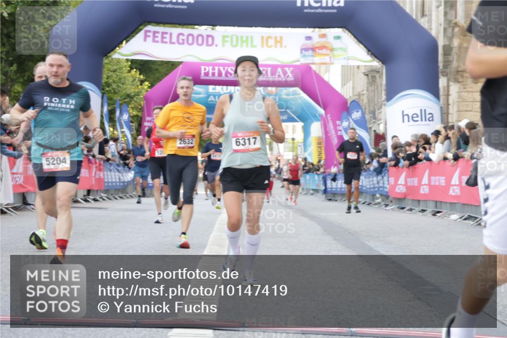 06.09.2026 - CURREX Alsterlauf Yannick Fuchs http://msf.ph/oto/10147419 06.09.2026 09:48:46 Ziel 2081, 2088, 2480, 2632, 3008, 4359, 5204, 5245, 5280, 5410, 5450, 5941, 6061, 6198, 6317, 8223 meine-sportfotos.de