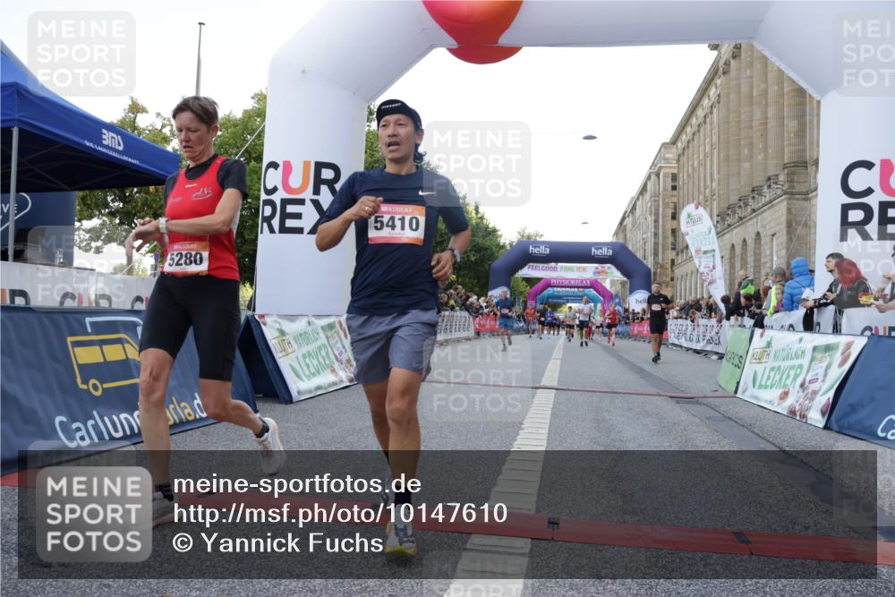 06.09.2026 - CURREX Alsterlauf Yannick Fuchs http://msf.ph/oto/10147610 06.09.2026 09:48:53 Ziel 2632, 3009, 3074, 5204, 5280, 5410, 5929, 6061, 6317 meine-sportfotos.de