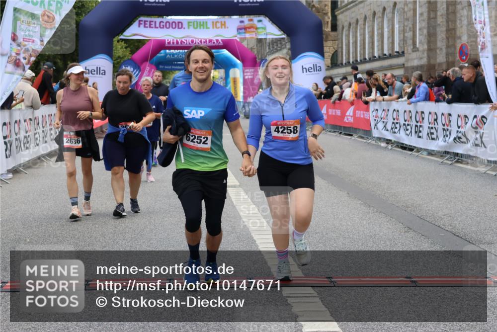 06.09.2026 - CURREX Alsterlauf Strokosch-Dieckow http://msf.ph/oto/10147671 06.09.2026 10:25:48 Ziel 2075, 2635, 2636, 3297, 3774, 4258, 4794, 5409, 6202, 6252, 6325 meine-sportfotos.de
