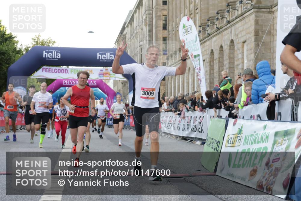 06.09.2026 - CURREX Alsterlauf Yannick Fuchs http://msf.ph/oto/10147690 06.09.2026 09:48:58 Ziel 2067, 2655, 2693, 3009, 3074, 4579, 4785, 5034, 5280, 5400, 5410, 5929, 5992, 6041, 6124, 6236, 6245 meine-sportfotos.de