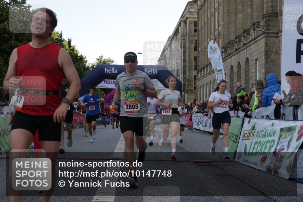 06.09.2026 - CURREX Alsterlauf Yannick Fuchs http://msf.ph/oto/10147748 06.09.2026 09:49:00 Ziel 2067, 2655, 2693, 3009, 3074, 3533, 4579, 4785, 5034, 5378, 5400, 5929, 5992, 6041, 6124, 6236, 6245 meine-sportfotos.de