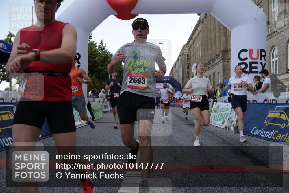 06.09.2026 - CURREX Alsterlauf Yannick Fuchs http://msf.ph/oto/10147777 06.09.2026 09:49:01 Ziel 2067, 2655, 2693, 3009, 3074, 3533, 4579, 4785, 5034, 5068, 5378, 5400, 5929, 5992, 6041, 6124, 6236, 6245, 8106 meine-sportfotos.de
