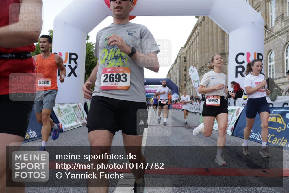 06.09.2026 - CURREX Alsterlauf Yannick Fuchs http://msf.ph/oto/10147782 06.09.2026 09:49:01 Ziel 2067, 2655, 2693, 3009, 3074, 3533, 4579, 4785, 5034, 5068, 5378, 5400, 5929, 5992, 6041, 6124, 6236, 6245, 8106 meine-sportfotos.de
