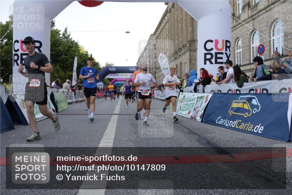 06.09.2026 - CURREX Alsterlauf Yannick Fuchs http://msf.ph/oto/10147809 06.09.2026 09:49:02 Ziel 2067, 2655, 2693, 3009, 3074, 3533, 3880, 4037, 4579, 4785, 5034, 5068, 5251, 5378, 5400, 5929, 5992, 6041, 6124, 6236, 6245, 8106 meine-sportfotos.de