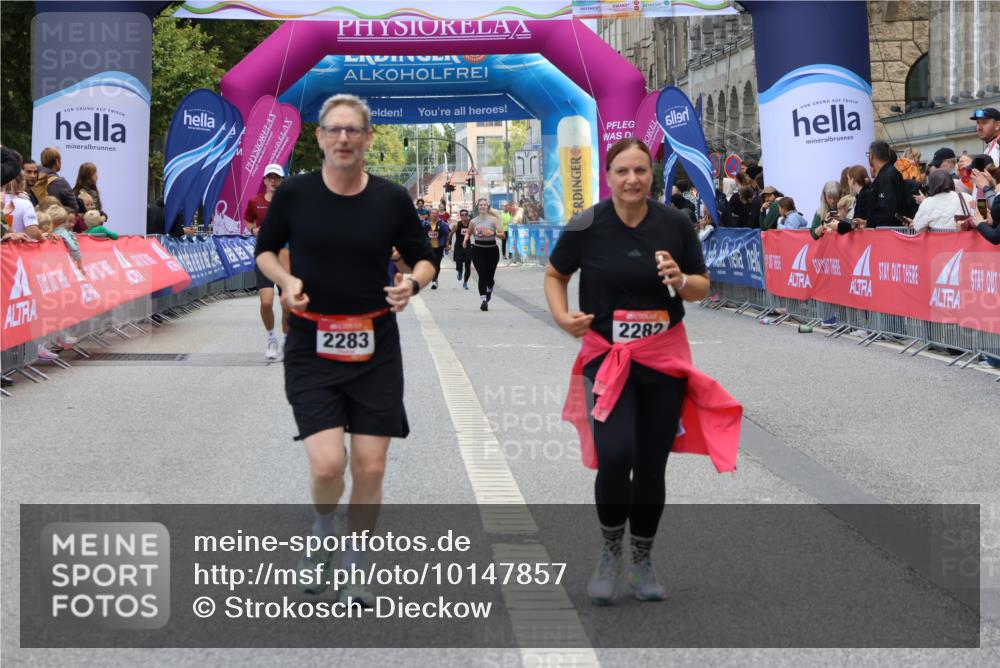 06.09.2026 - CURREX Alsterlauf Strokosch-Dieckow http://msf.ph/oto/10147857 06.09.2026 10:26:32 Ziel 2282, 2283, 3653, 3784, 4168 meine-sportfotos.de