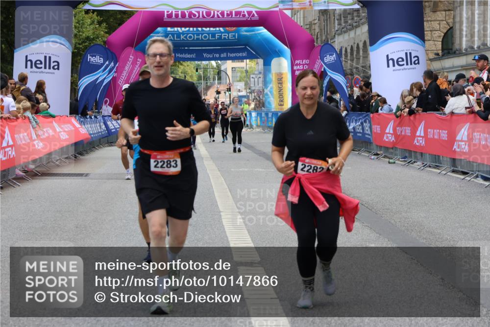 06.09.2026 - CURREX Alsterlauf Strokosch-Dieckow http://msf.ph/oto/10147866 06.09.2026 10:26:32 Ziel 2282, 2283, 3653, 3784, 4168 meine-sportfotos.de