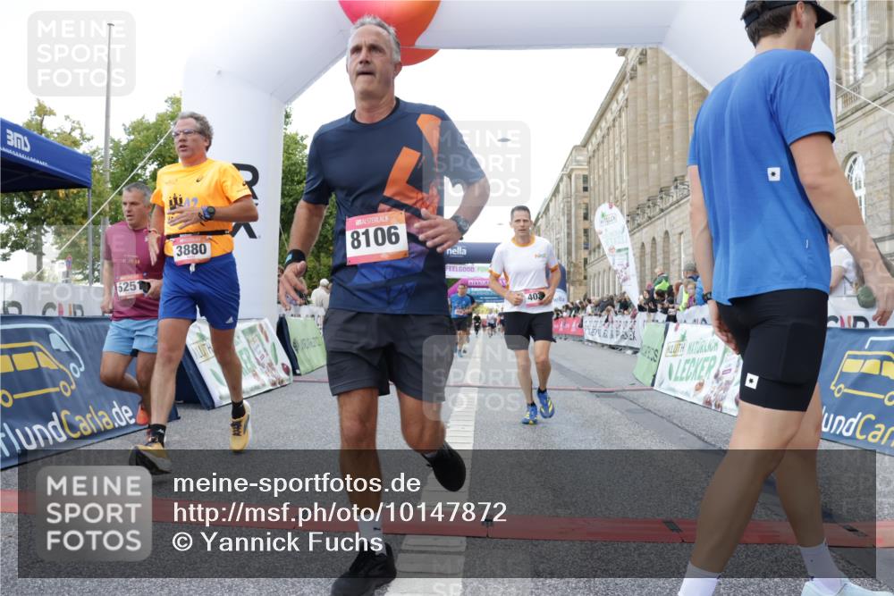 06.09.2026 - CURREX Alsterlauf Yannick Fuchs http://msf.ph/oto/10147872 06.09.2026 09:49:08 Ziel 3533, 3880, 3898, 4037, 4579, 4785, 5034, 5068, 5251, 5378, 5448, 5924, 6041, 6236, 6380, 8106 meine-sportfotos.de