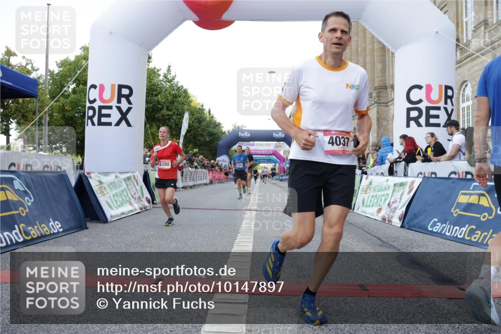 06.09.2026 - CURREX Alsterlauf Yannick Fuchs http://msf.ph/oto/10147897 06.09.2026 09:49:09 Ziel 3533, 3880, 3898, 4037, 4785, 5034, 5068, 5251, 5378, 5448, 5924, 6041, 6236, 6380, 8106 meine-sportfotos.de