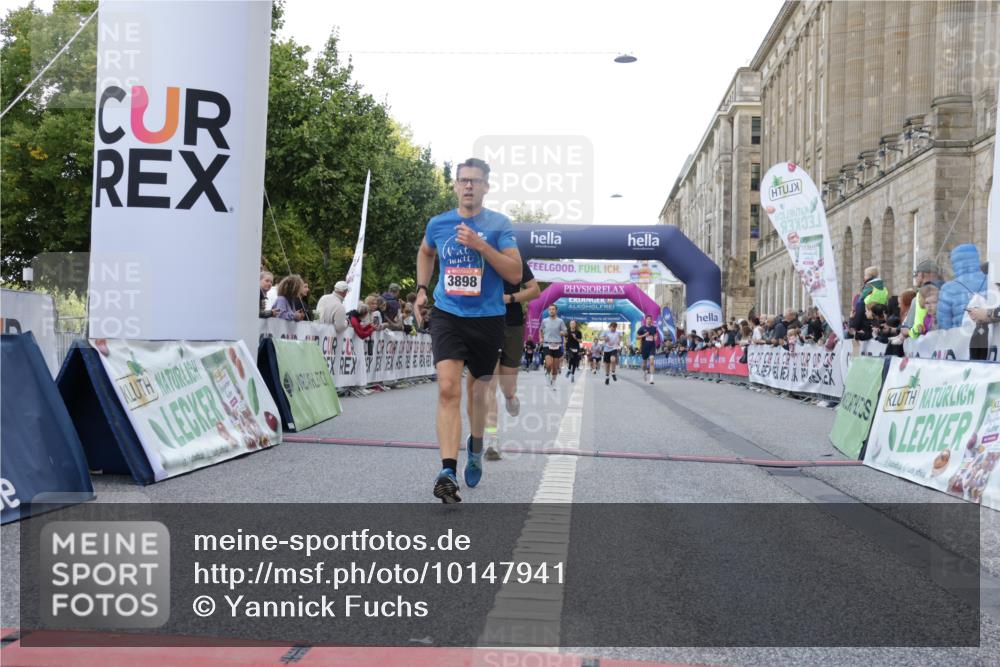06.09.2026 - CURREX Alsterlauf Yannick Fuchs http://msf.ph/oto/10147941 06.09.2026 09:49:11 Ziel 2009, 3533, 3880, 3898, 4037, 4249, 5068, 5251, 5378, 5448, 5667, 5924, 6380, 6415, 8106 meine-sportfotos.de