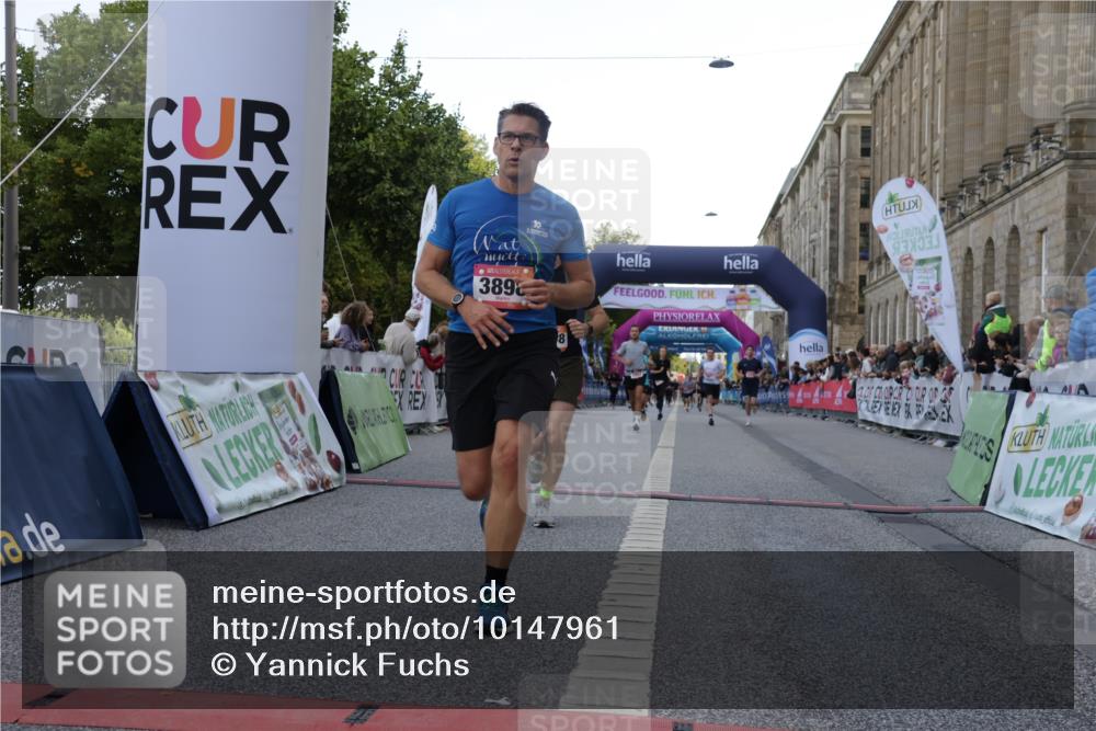 06.09.2026 - CURREX Alsterlauf Yannick Fuchs http://msf.ph/oto/10147961 06.09.2026 09:49:11 Ziel 2009, 3533, 3880, 3898, 4037, 4249, 5068, 5251, 5378, 5448, 5667, 5924, 6380, 6415, 8106 meine-sportfotos.de